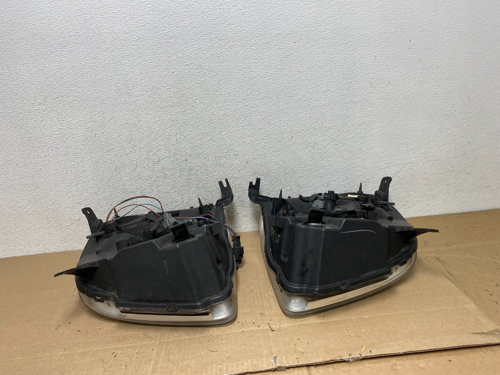 2007 - 2014 GMC Yukon Halogen Headlights Left+Right Side Set AE5978 DW11