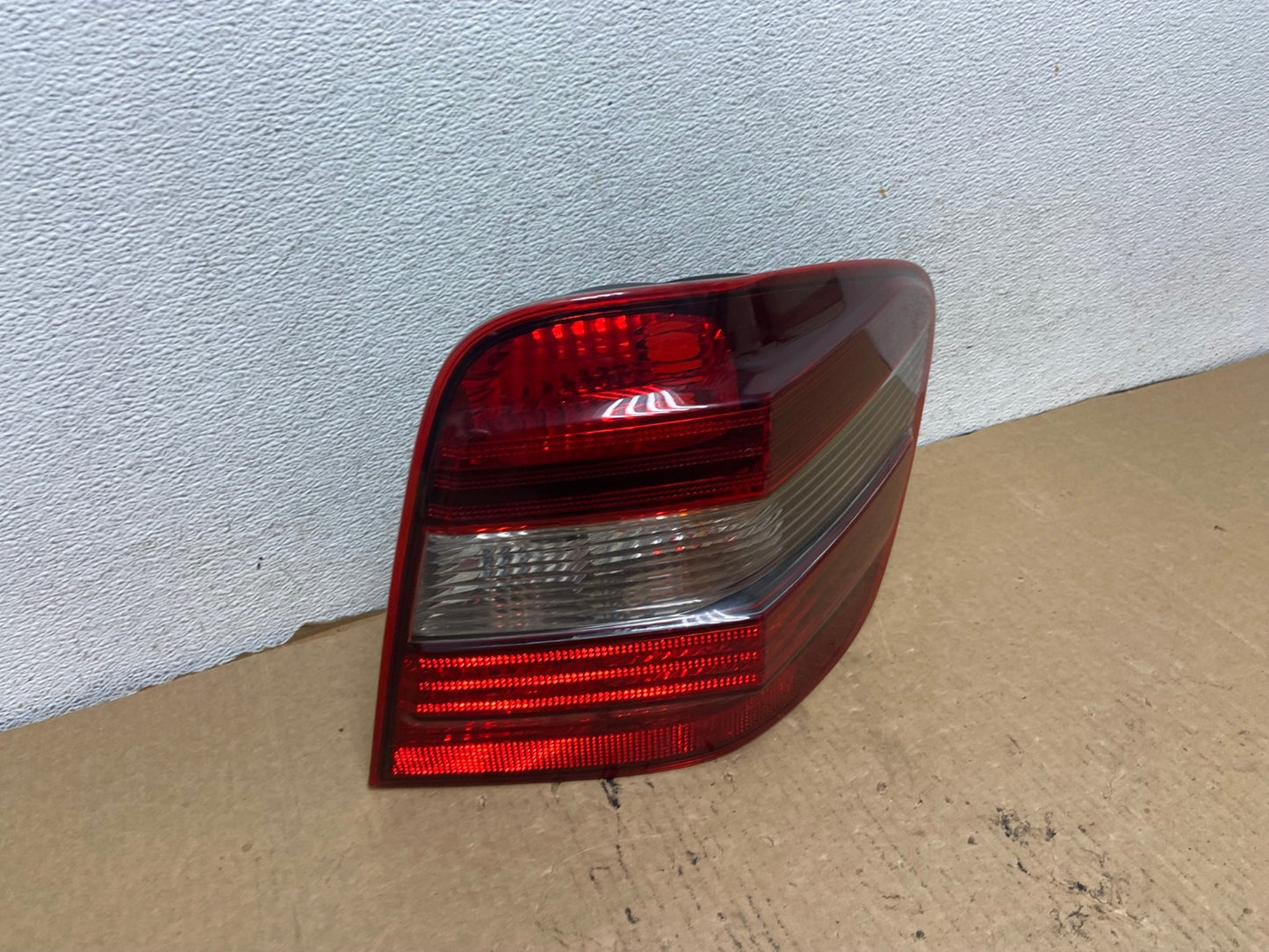 2009 to 2011 Mercedes ML350 ML-Class Right Passenger RH Tail Light AG2094 LK2