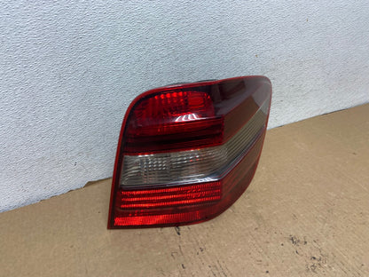 2009 to 2011 Mercedes ML350 ML-Class Right Passenger RH Tail Light AG2094 LK2
