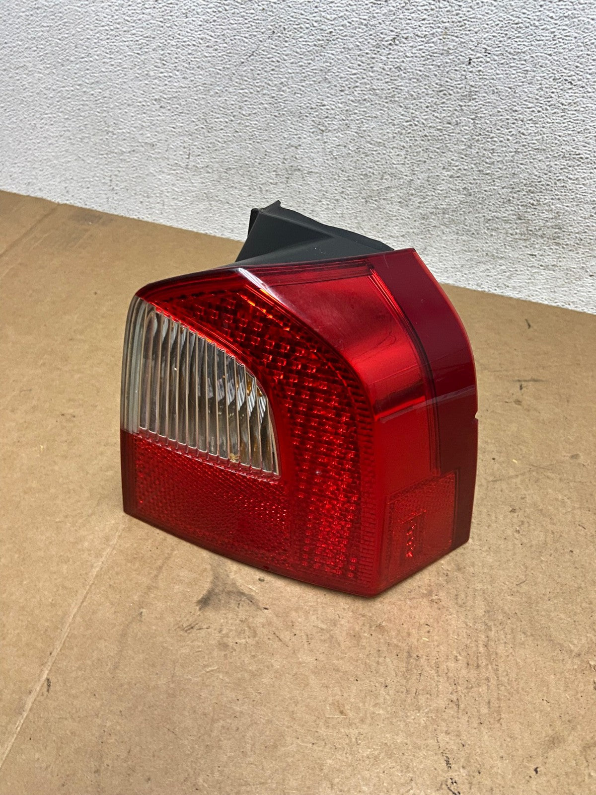 2008 to 2013 Volvo XC70 V70 Right Passenger RH Tail Light Lower AE3110 LK0