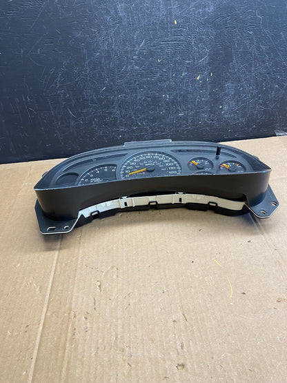 2003 to 2006 Chevrolet Silverado Yukon Cluster Gauge Speedometer AD2136 DG4