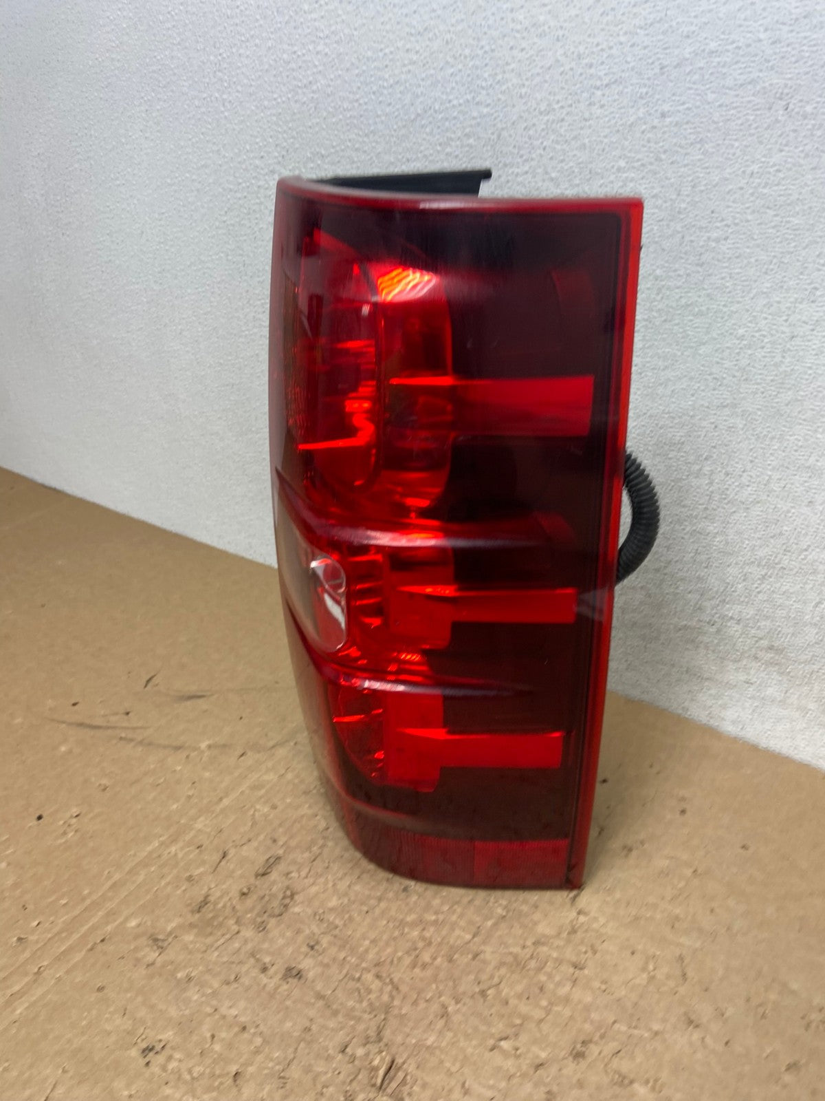 2008-2014 Chevrolet Tahoe Suburban Right Passenger Rh Tail Light AG1401 LK1