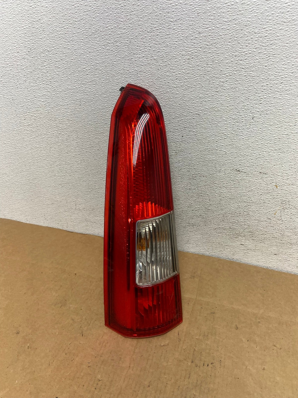 2001 - 2004 Volvo XC70 V70 Left Driver LH Side Tail Light Upper AD4594 LK0