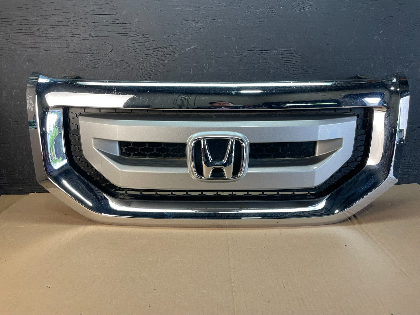2009 to 2011 Honda Pilot Front Upper Grill Grille AD8344 DG0