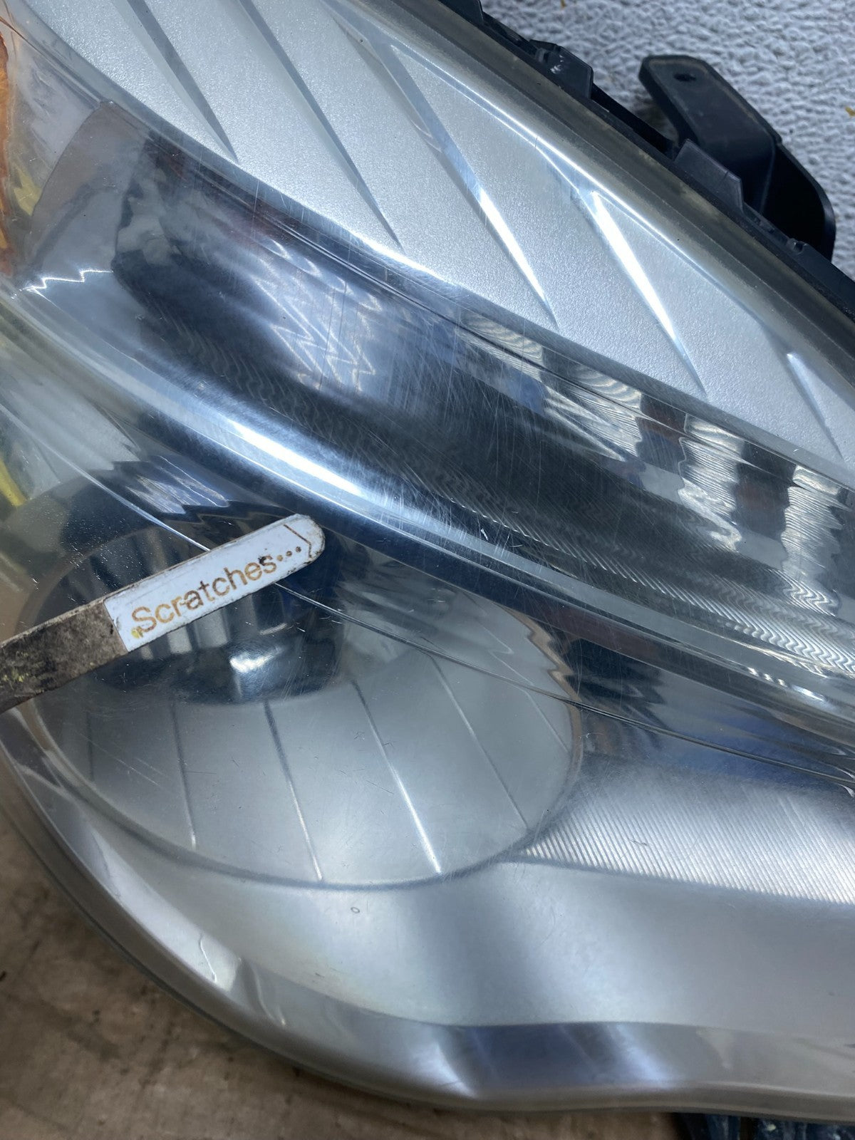 2010 - 2015 Chevrolet Equinox Halogen Headlight Right Passenger Side AI7920 DW3