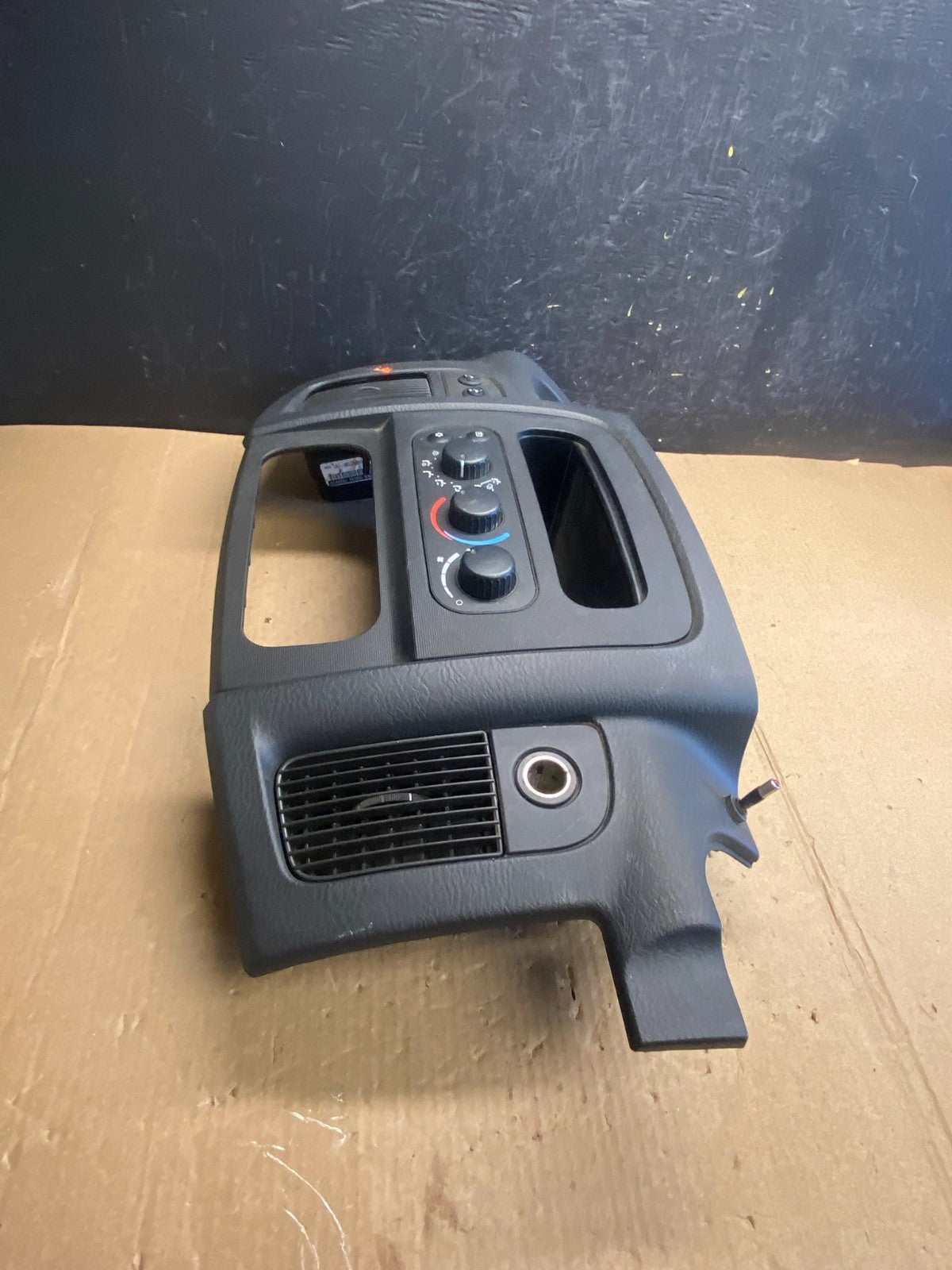 2002 to 2005 Dodge Ram Radio Climate Control Dash Air Vent Bezel Trim AE4449 DG1