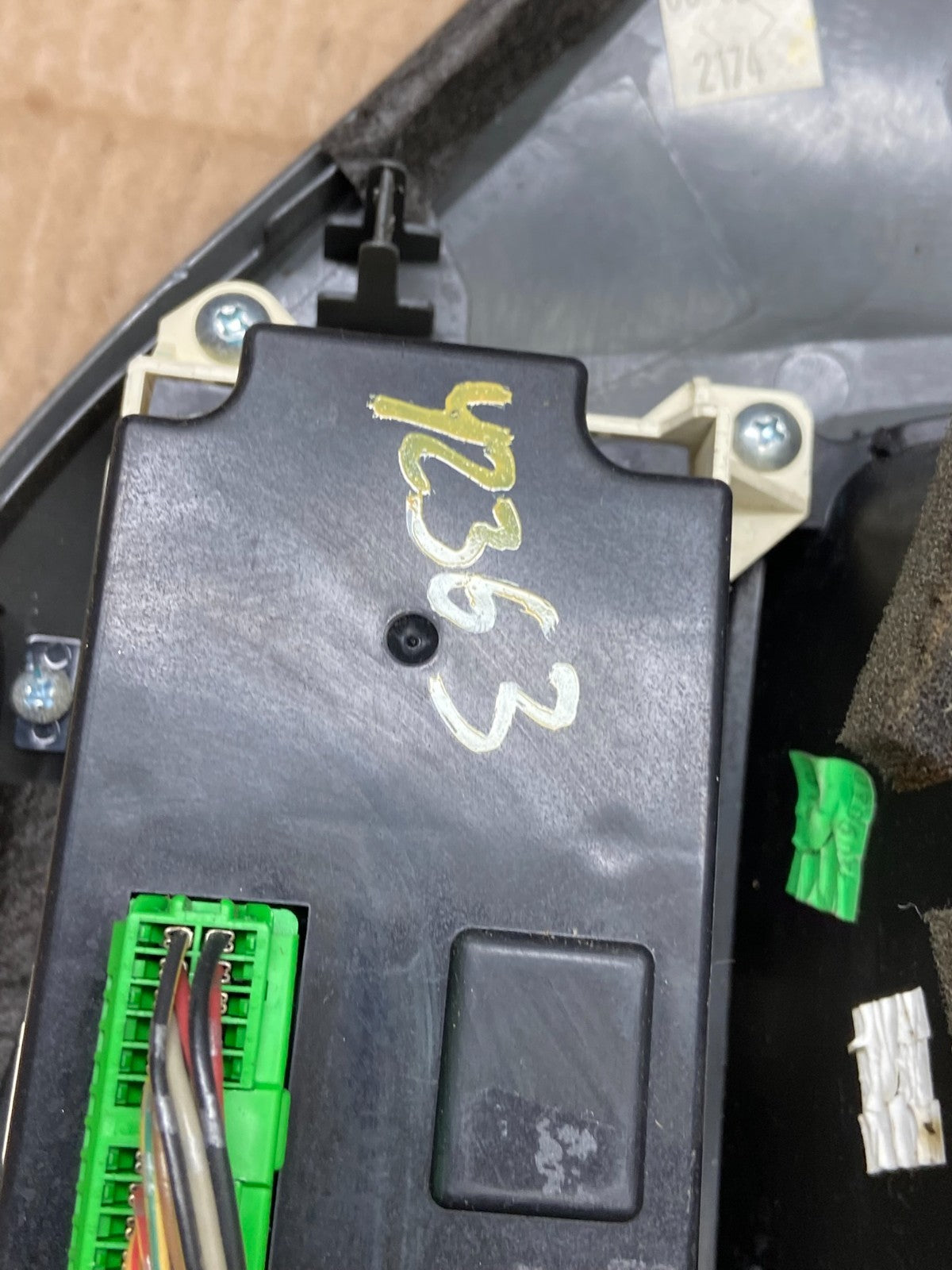 2005 to 2010 Honda Odyssey  Radio Climate Control Dash Trim Bezel Oem Y2363 DG8