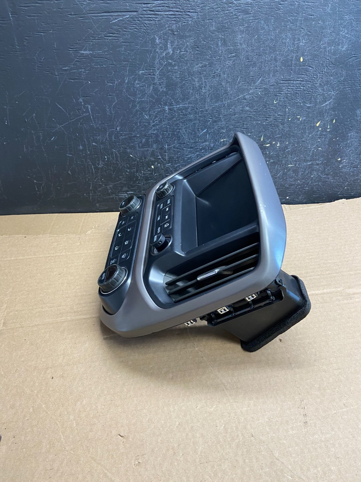2015 - 2016 GMC Canyon 8" Touch Screen Radio Display Control Panel AF2433 DG2