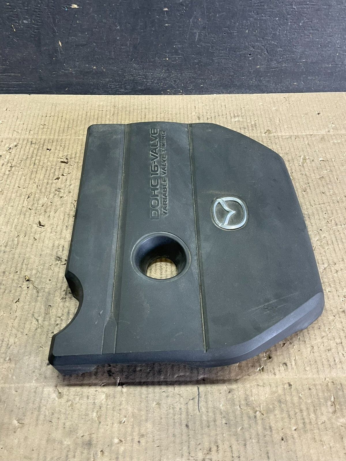 2004 to 2009 Mazda 3 DOHC 16 VALVE Engine Shield Top Cover i7814 DG Oem3