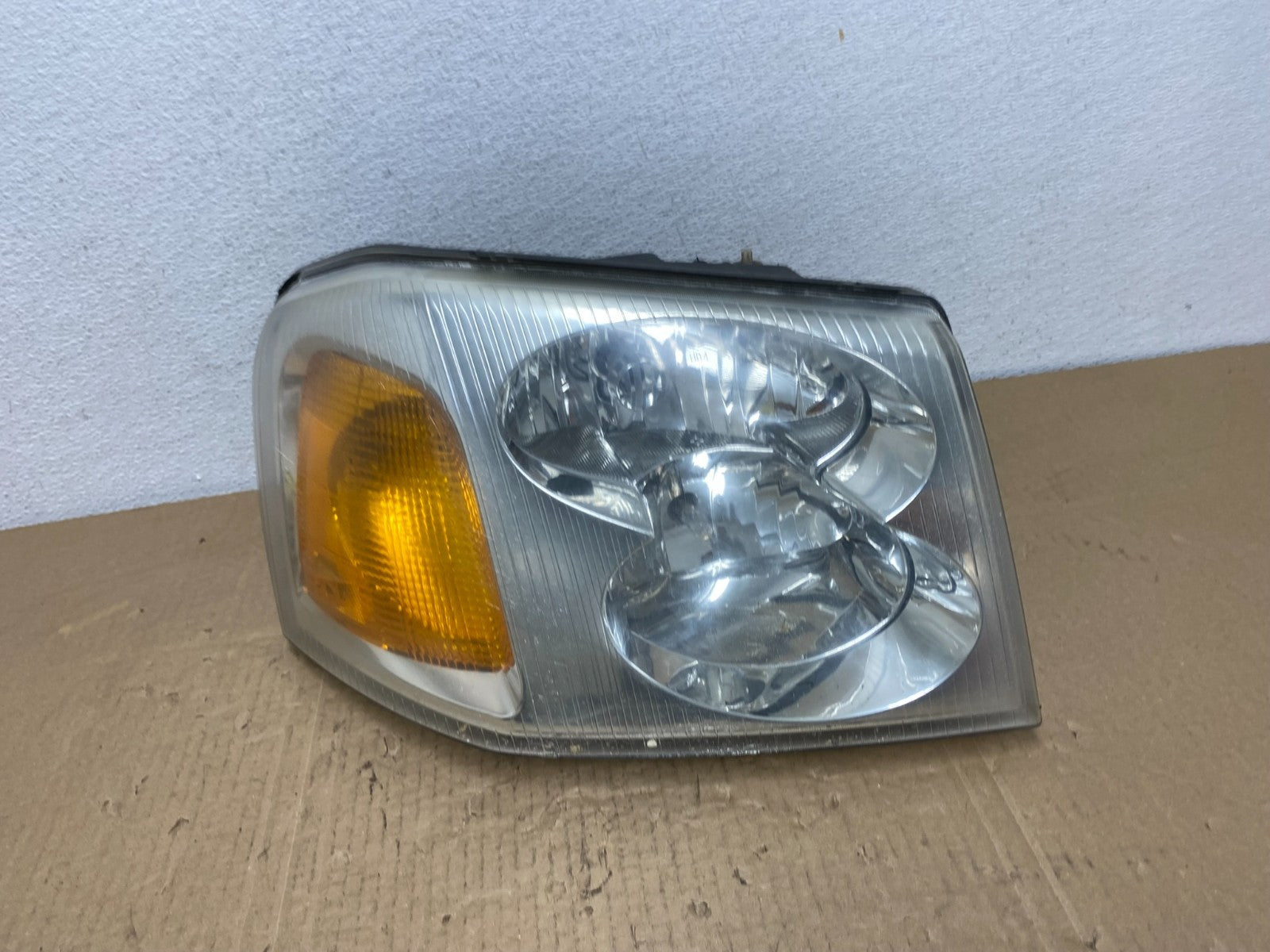 2002 to 2009 Gmc Envoy Right Passenger RH Side Headlight Halogen AC3849 DW0