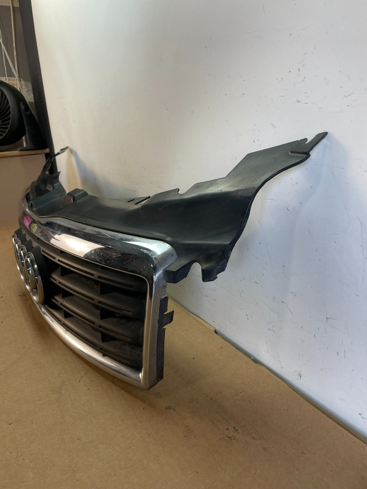 2003 to 2005 Audi A8 L A8L Front Grille Grill AF8801 PS1