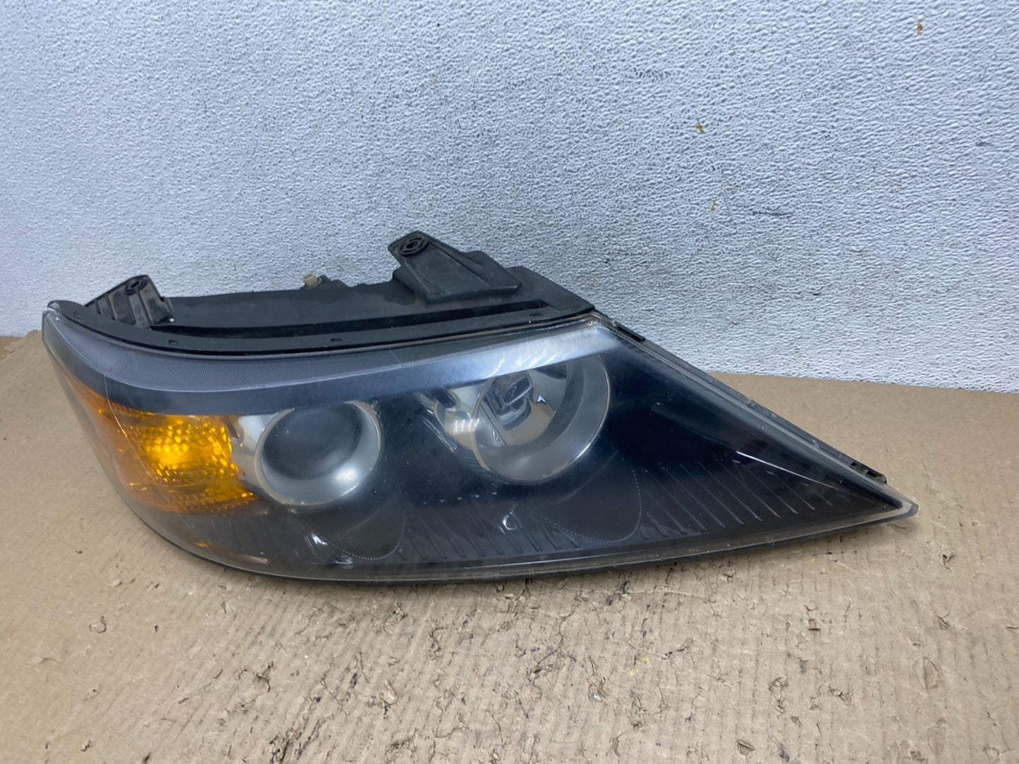 2011 to 2013 Kia Sorento Right Passenger RH Side Headlight Halogen AF7259 DW1