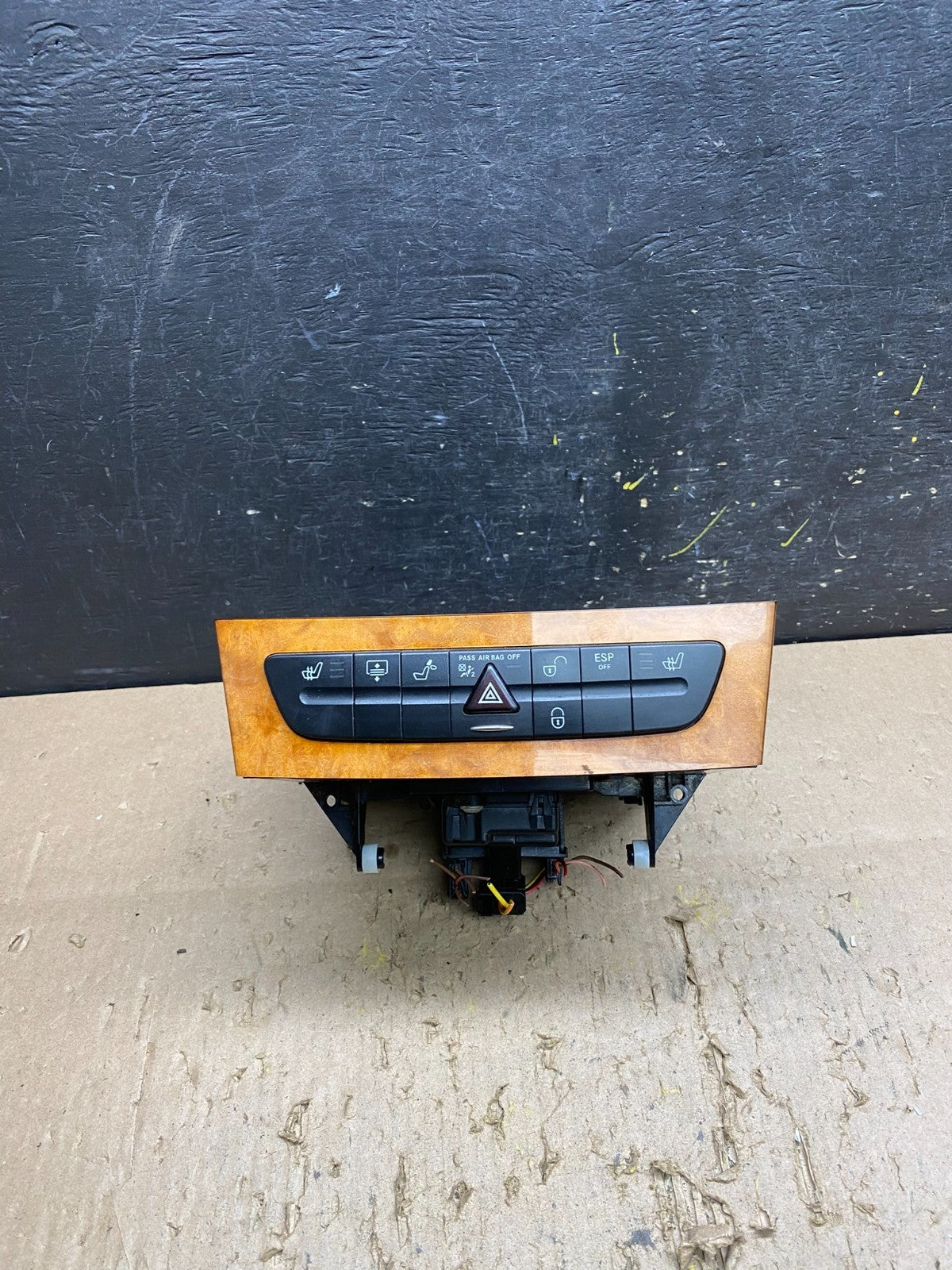 2006-2011 Mercedes W211 E350 E500 Center Console Switch Control Unit T8611 DG0