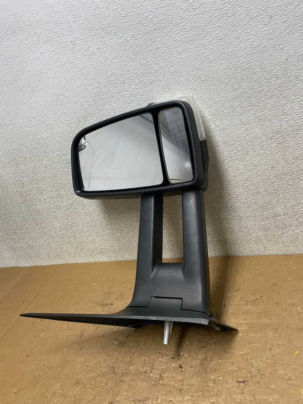 2007 to 2017 Freigtliner Sprinter Right Passenger View Door Mirror V5907 DG7