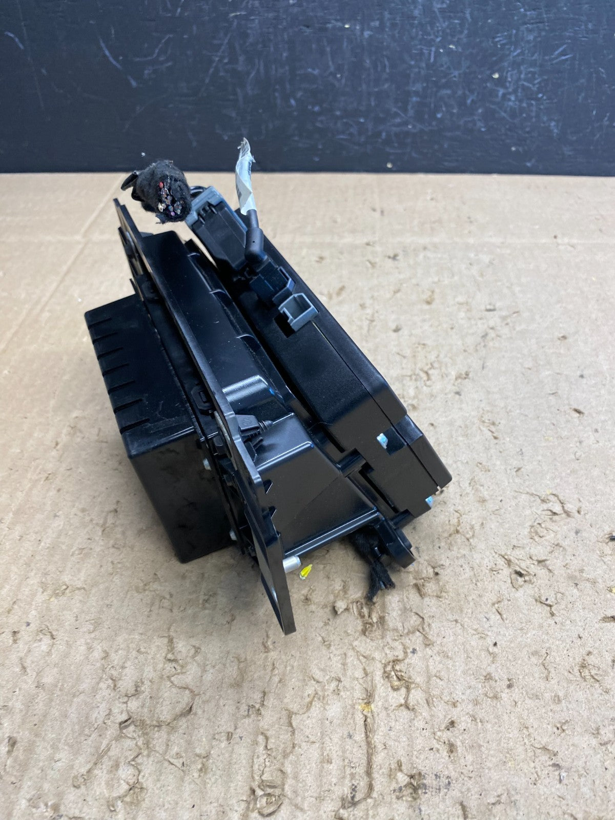 2012 to 2013 Ford Explorer Screen Communication Module AC4780 DG2