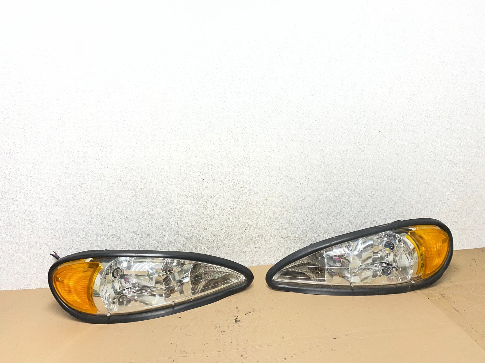 1999 to 2005 Pontiac Grand Am Left+Right Set Headlights AF4474 DW0
