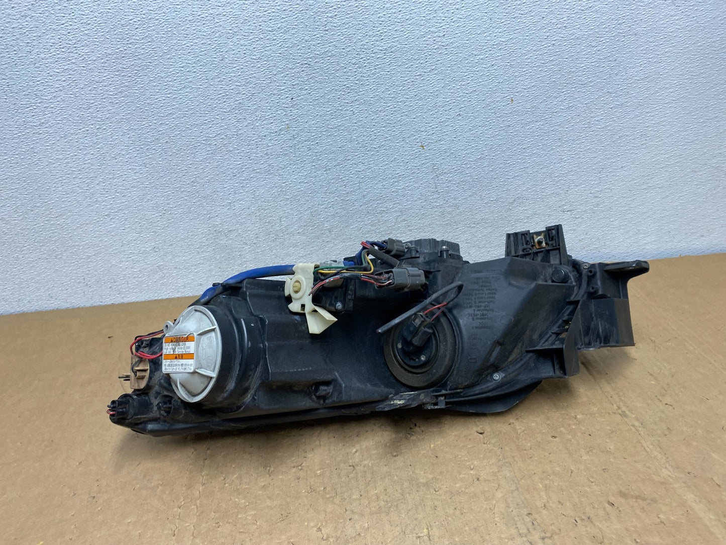 Xenon 2007 to 2009 Mazda CX-7 Right Passenger RH Side Headlight AD0586 DW5