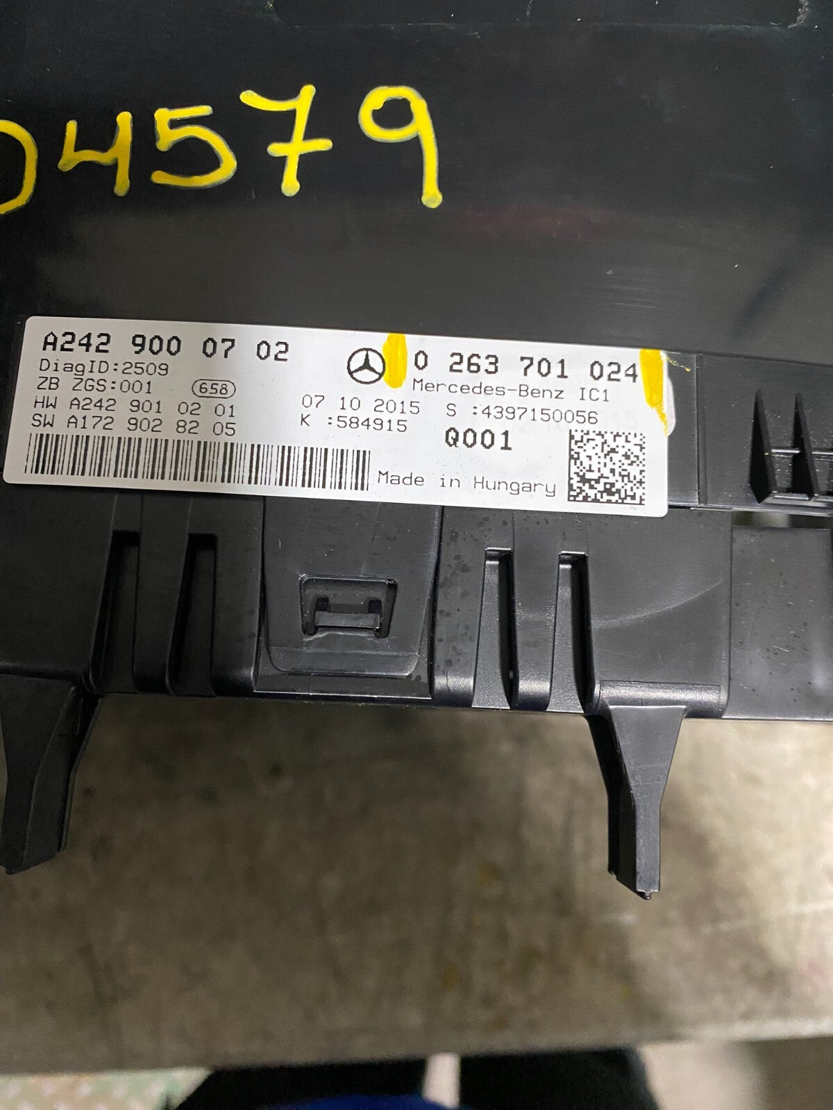 2015 to 2017 Mercedes-Benz B250 Cluster Speedometer D45795