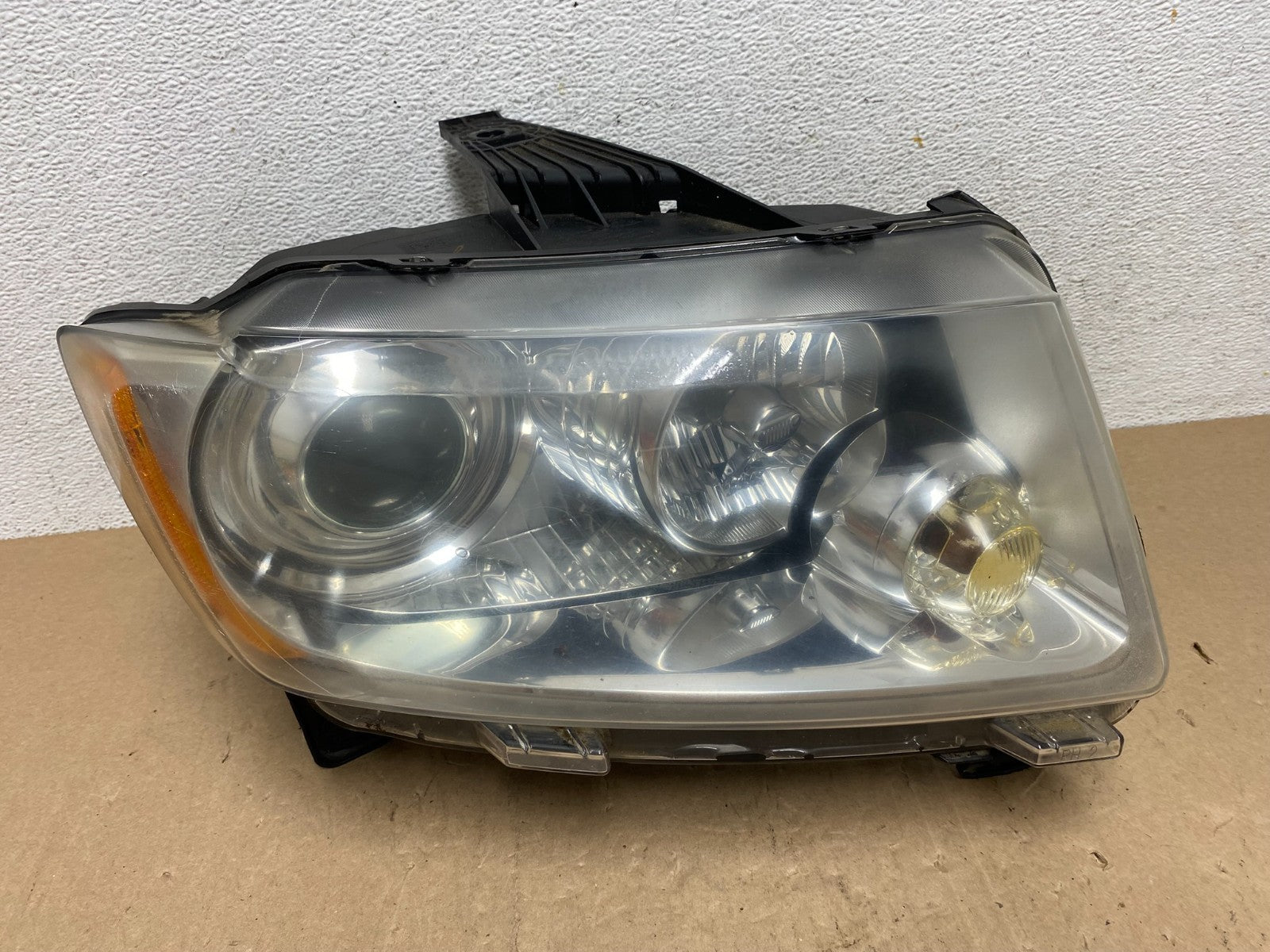 2011-2013 Jeep Grand Cherokee Right Passenger Xenon Headlight AE6768 DW0