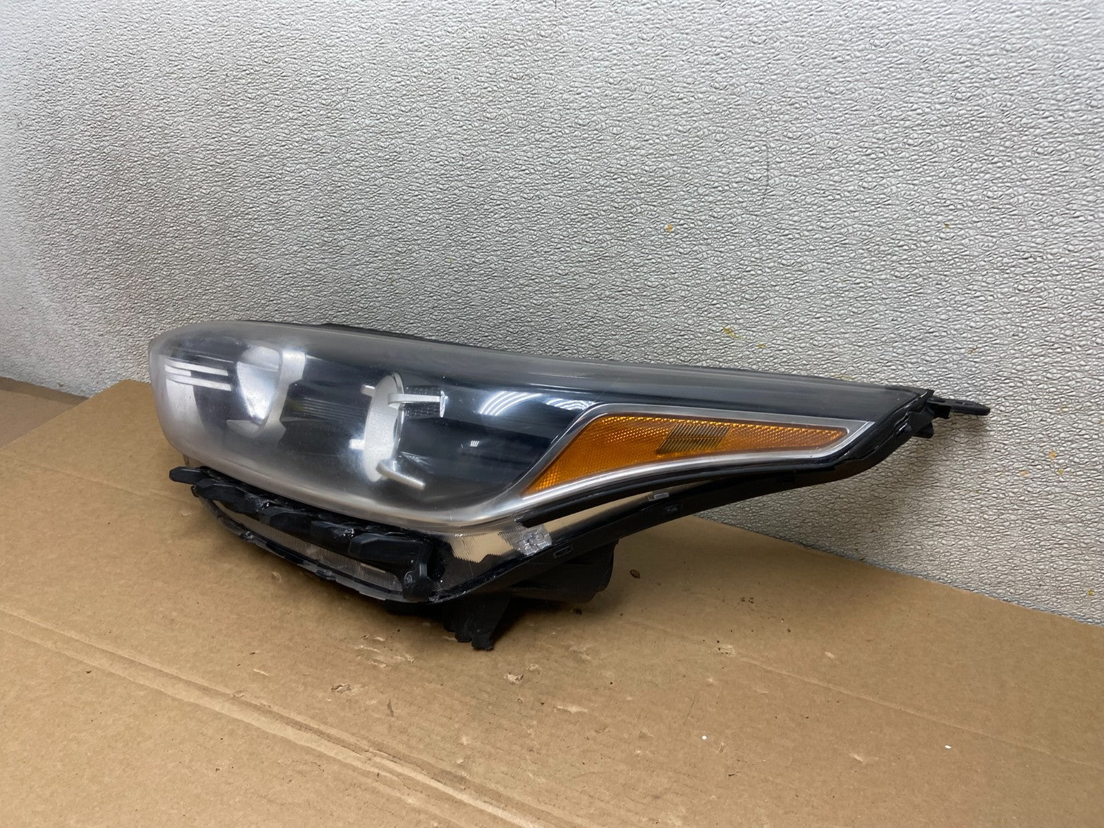 2019 to 2021 Kia Forte Left Driver LH Side Headlight Halogen Oem AB3505 DG1