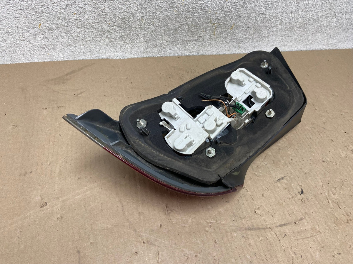 2006 to 2010 Volvo C70 Convertible Left Driver LH Side Tail Light AH6900 LK5