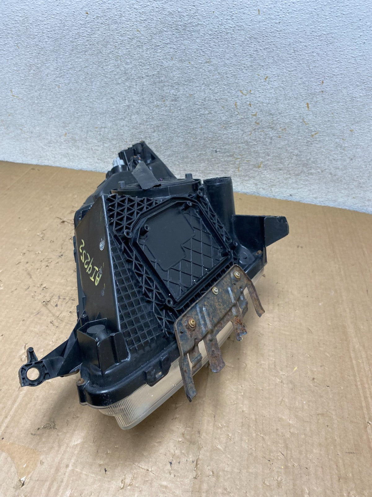 2004-2005 Toyota Prius Right Passenger RH Halogen Headlight AI9252 LK9