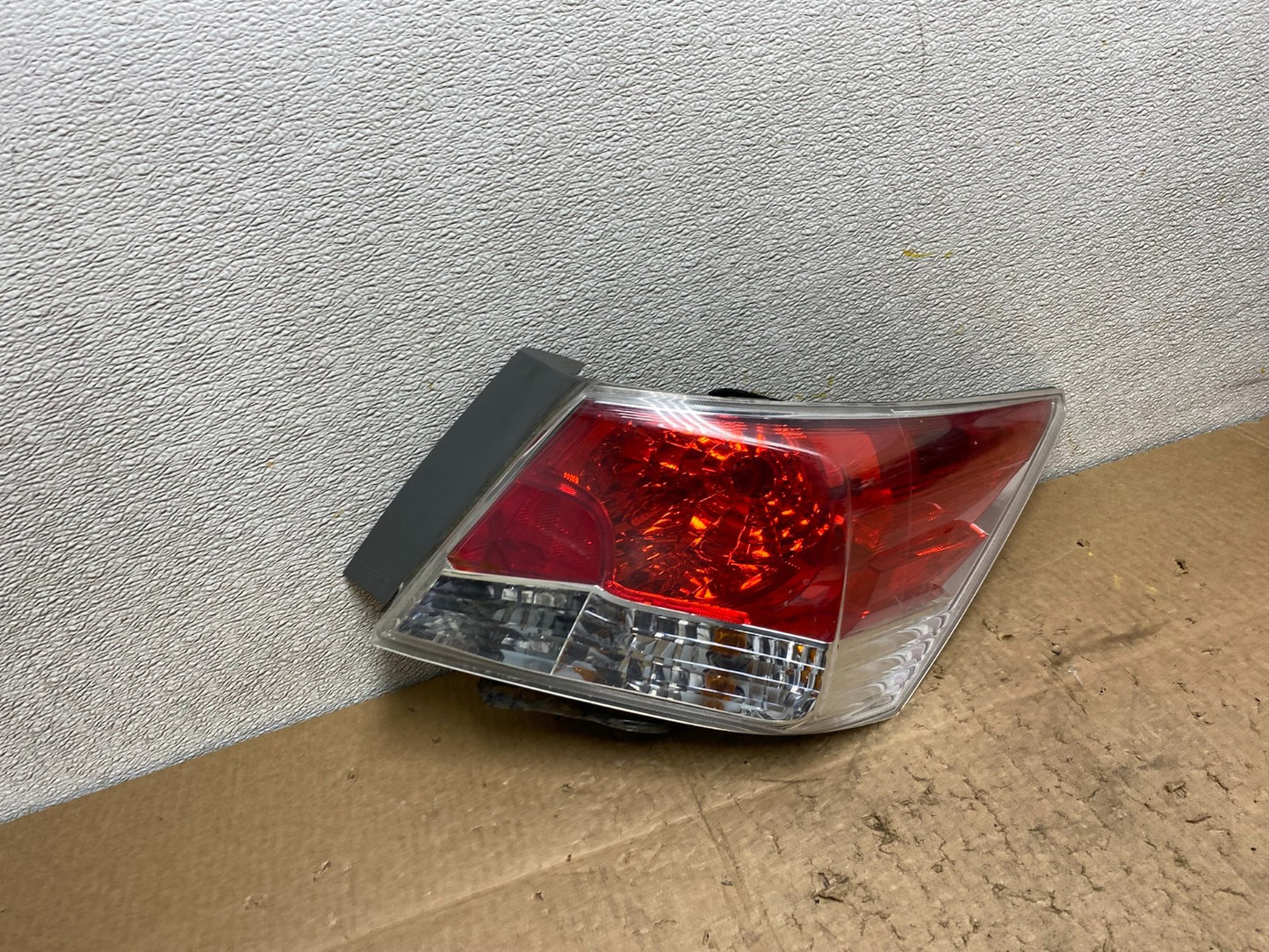 2008 to 2012 Honda Accord Sedan Tail light Right Passenger RH Side Z1130 DW2