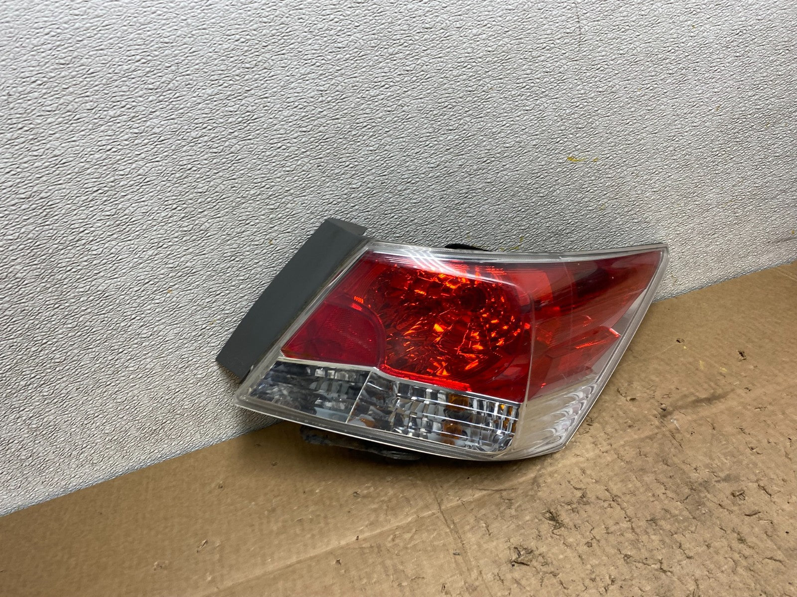 2008 to 2012 Honda Accord Sedan Tail light Right Passenger RH Side Z1130 DW2