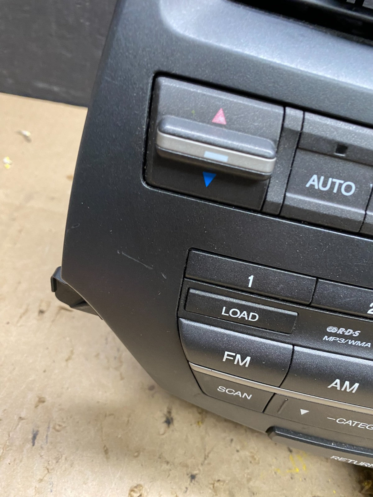 2008 - 2012 Honda Accord Front Radio Control AM./FM CD Climate Control AE1729 DG2