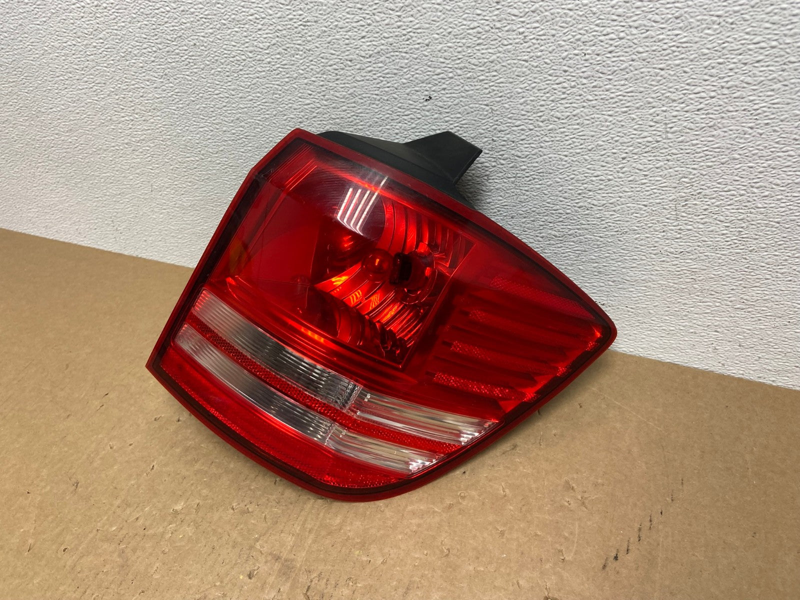 2009 - 2011 Dodge Journey Right Passenger Side Tail Light Oem AC1330 LK1
