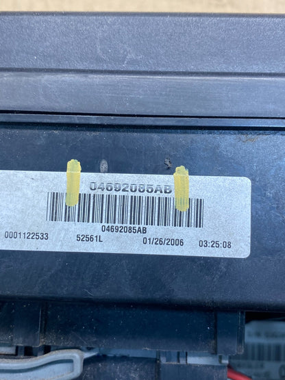 2006 Jeep Grand Cherokee Integrated Power Fuse Box 04692085ab AG7060 DG6
