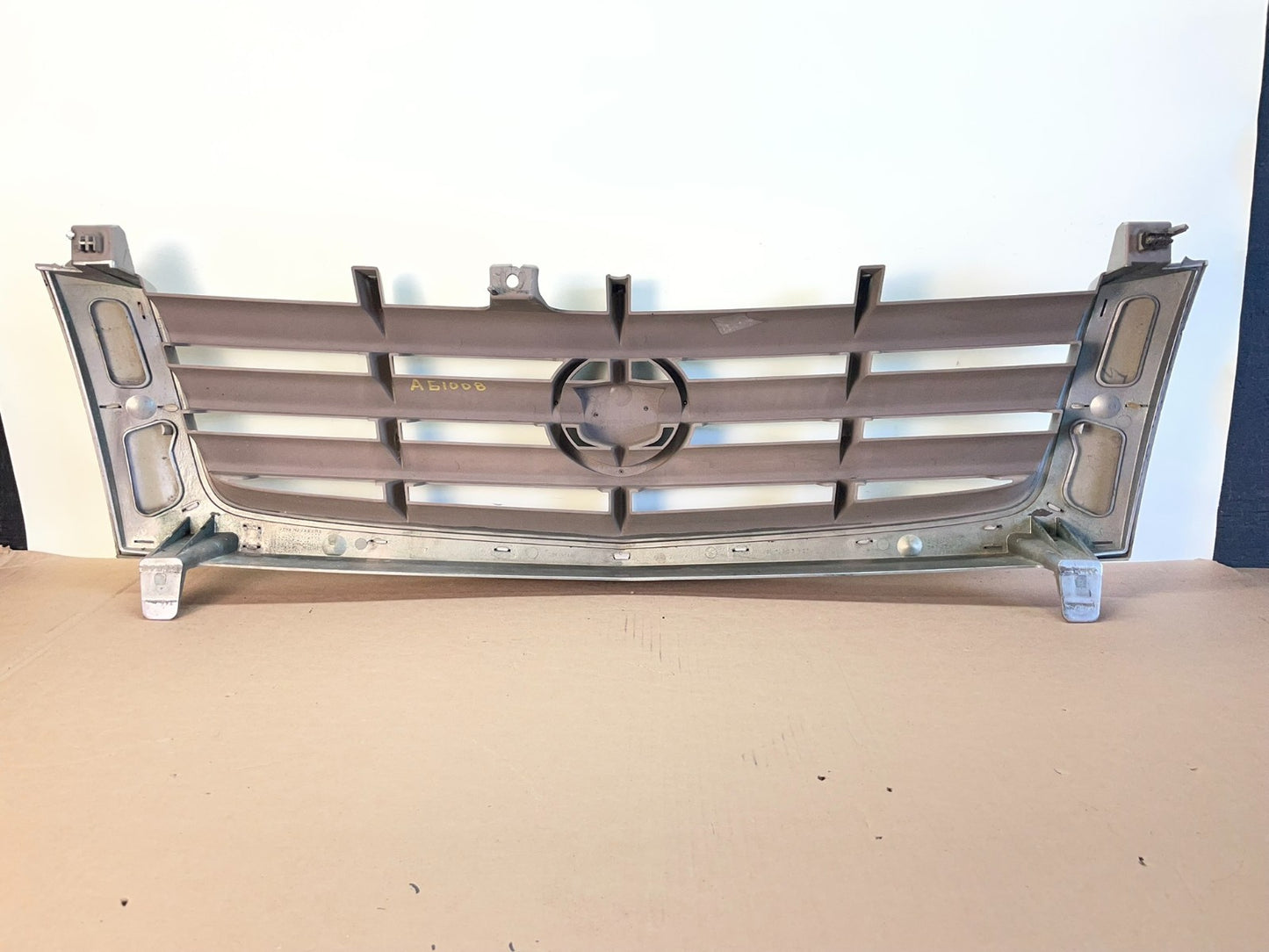 2002 to 2006 Cadillac Escalade Front Upper Grille Grill AG1008 DG6