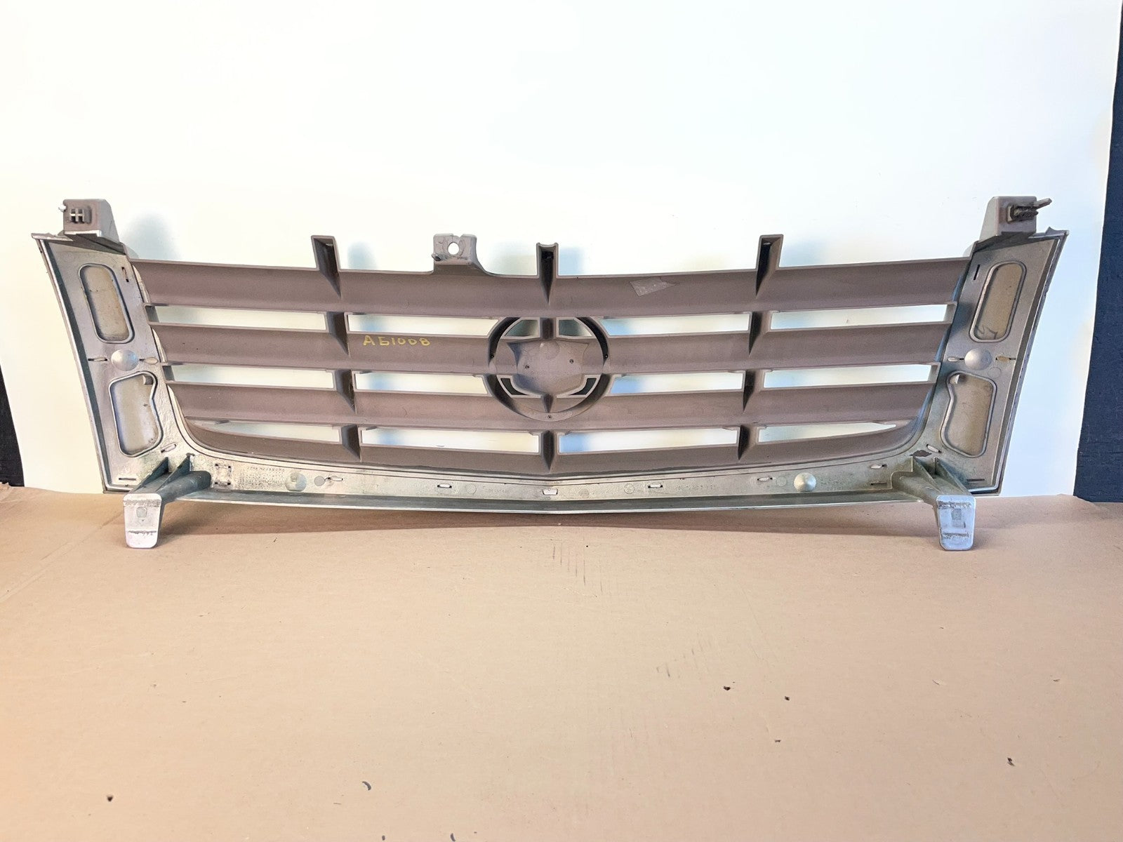 2002 to 2006 Cadillac Escalade Front Upper Grille Grill AG1008 DG6