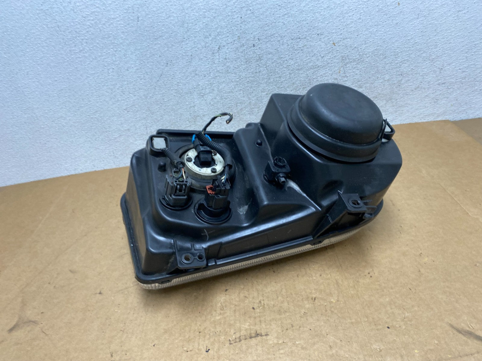 2005 to 2010 Chrysler 300C Left Driver LH Side Xenon Headlight AE3243 DW5