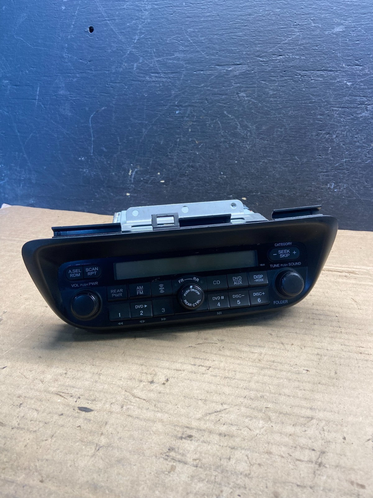 2005 to 2010 Honda Odyssey Am Fm Cd Player Radio Receiver AE2522 DG0