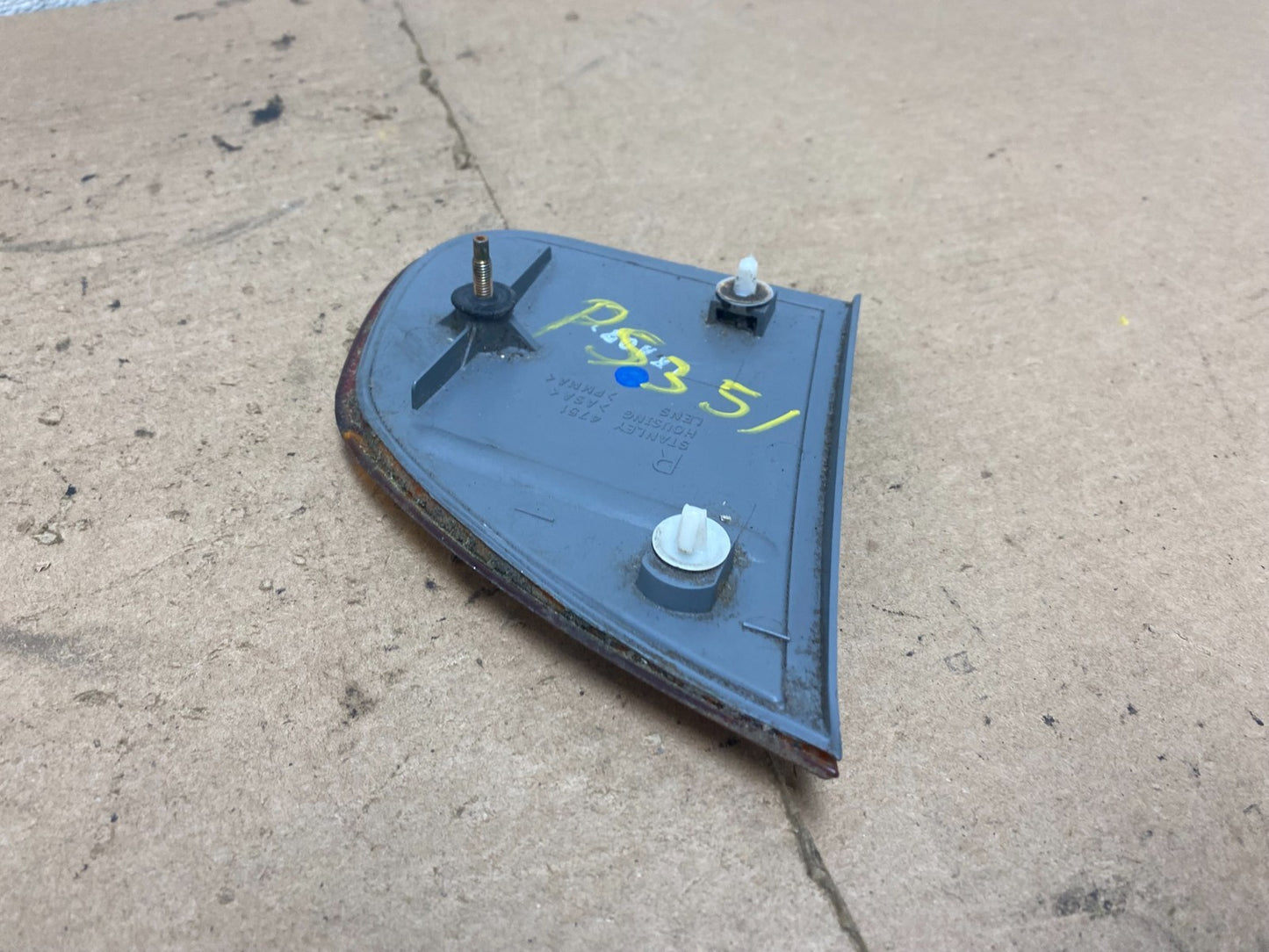 1998 to 2002 Chevrolet Prizm Right Passenger Side Inner Tail Light OEM P5351 DW3