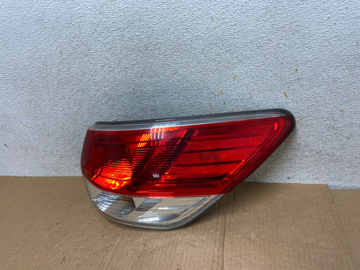 2013 to 2016 Nissan Pathfinder Passenger Right Side Tail Light AI5863 LK1