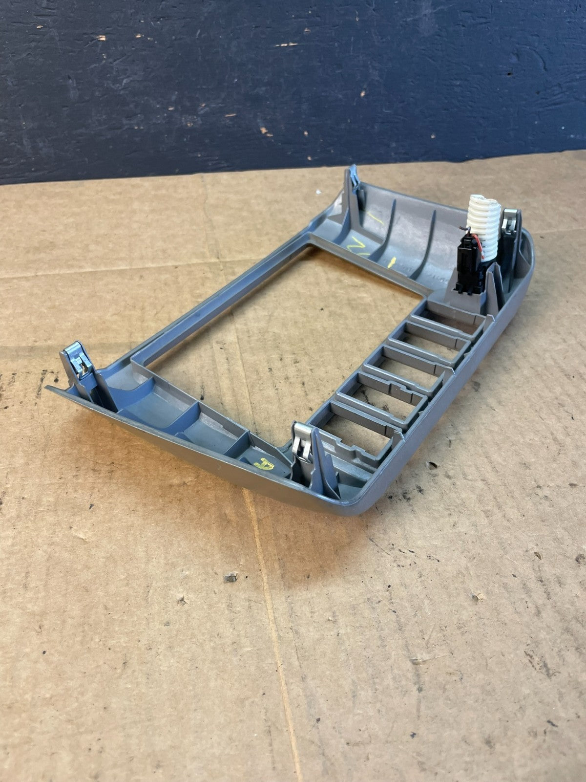 2001-2003 Toyota Sienna Center Console Dash Radio Bezel Trim AC5196 DG7