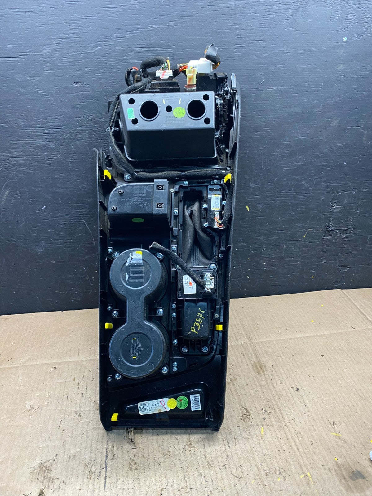 2018 2019 Hyundai Sonata CenterConsole Shifter Cup Holder Bezel Oem P3576 DG5