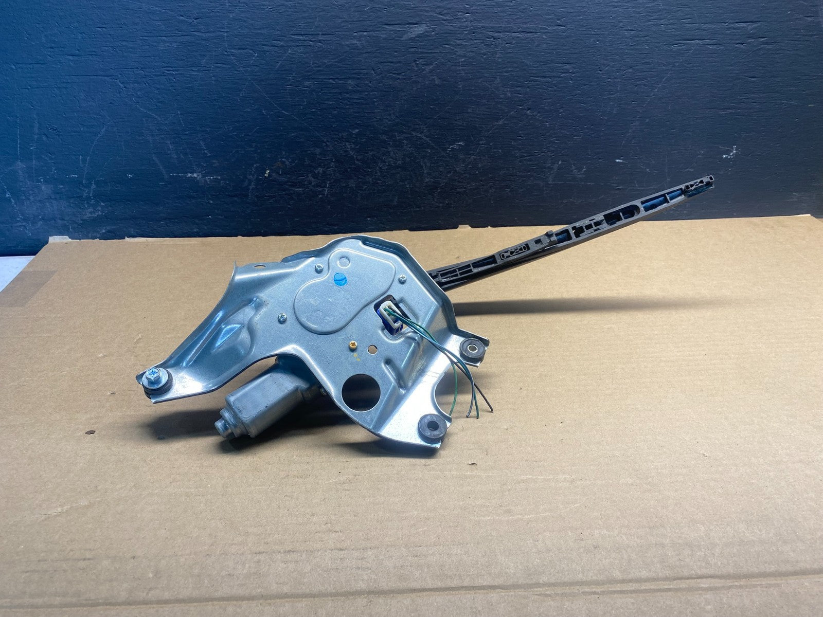2010 to 2014 Subaru Outback Rear Windshield Wiper Motor AC45075