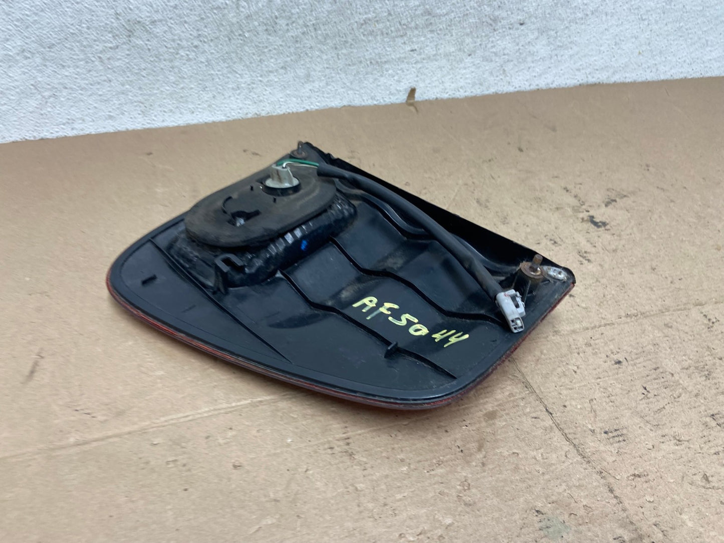 2001- 2004 Toyota Sequoia Driver Left Side Tail light Inner AF5044 LK5