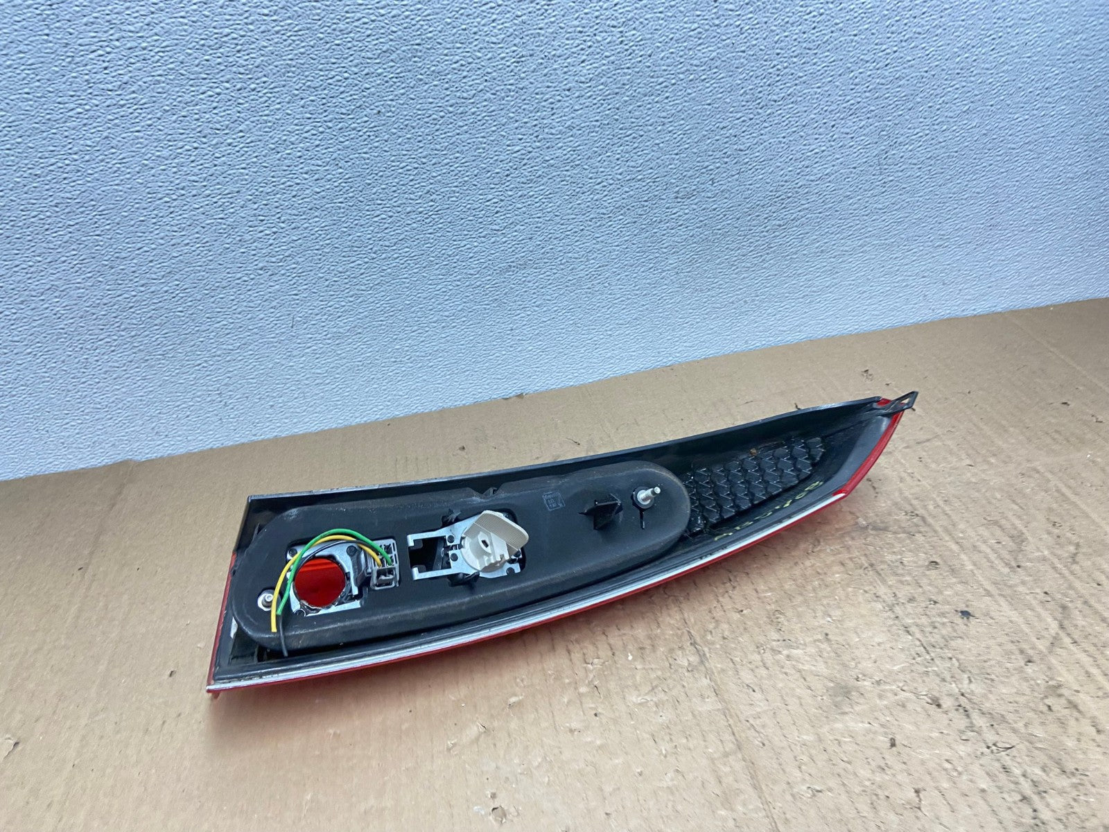 2005 - 2007 Volvo XC70 V70 Left Driver LH Side Tail Light Upper AB8408 LK6