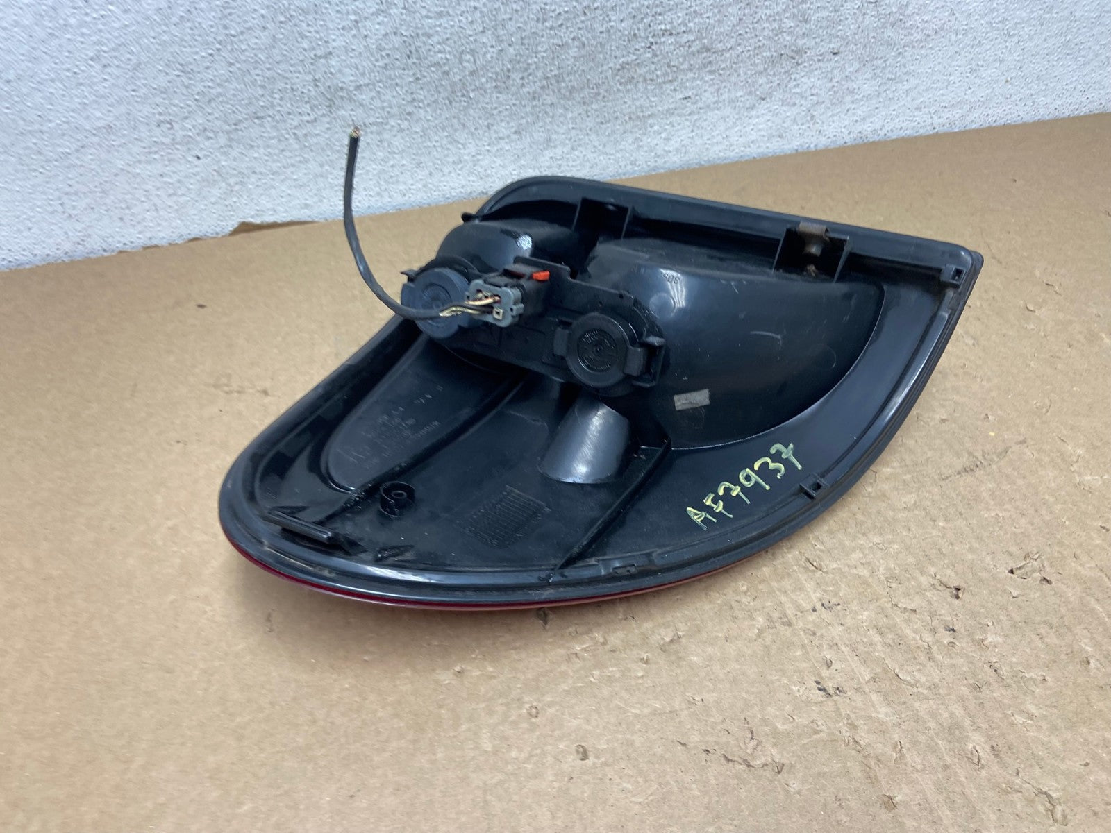 2004 - 2007 Dodge Grand Caravan Right Passenger Side Tail Light AF7937 LK6