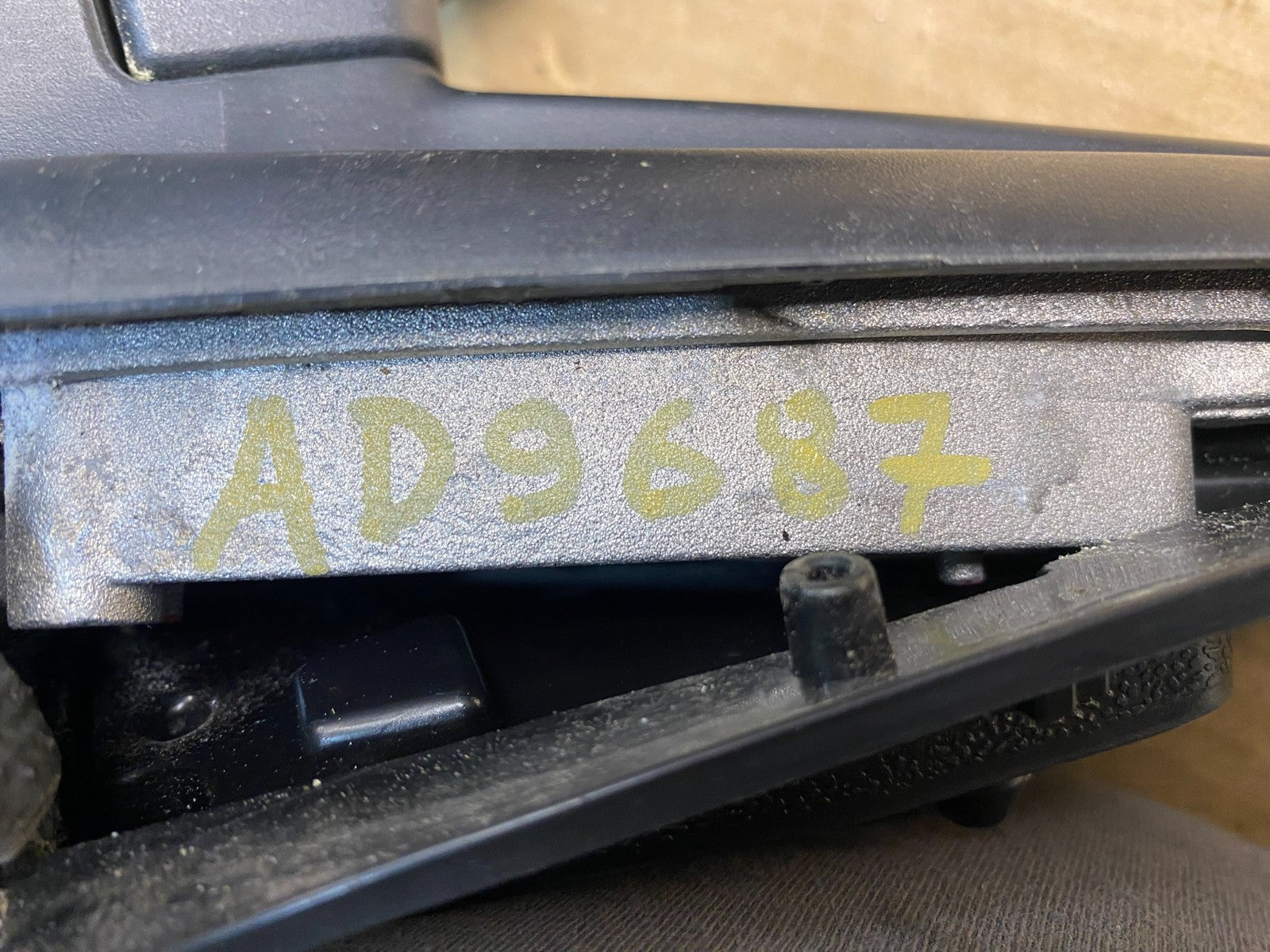 2011 - 2015 Kia Sorento Left Driver Lh Side Door Mirror Turn Signal AD96876