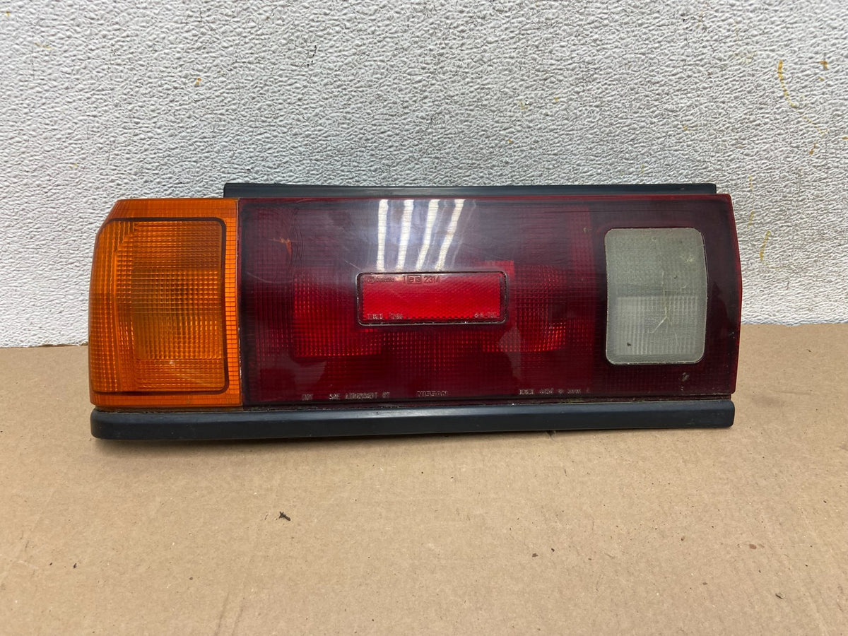 1987 to 1990 Nissan Sunny Sentra Left Driver LH Side Tail Light AH0910 DG0