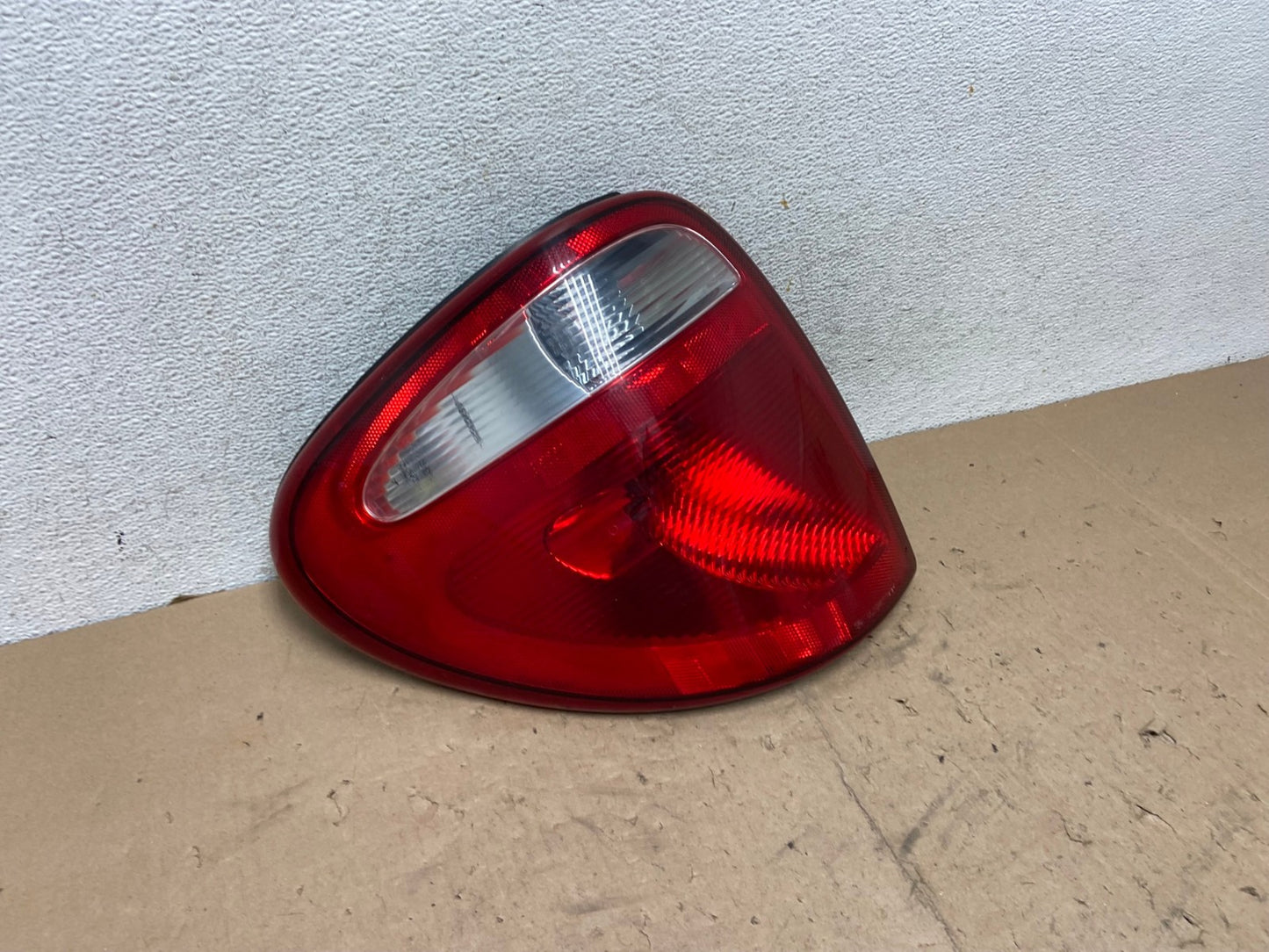2004 to 2007 Dodge Grand Caravan Left Driver Lh Tail Light AG5561 LK2