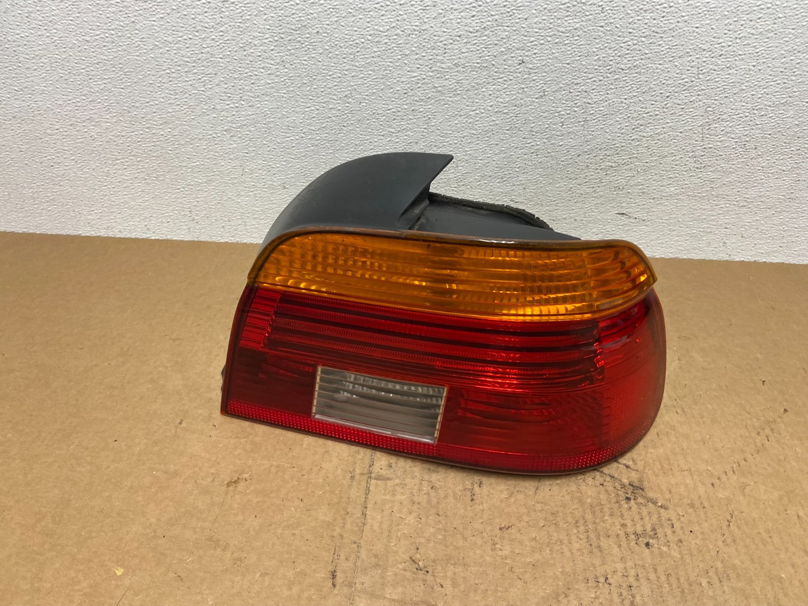 2001- 2003 BMW 5 Series E39 530i Right Passenger Side Tail Light Oem AC3131 DW0