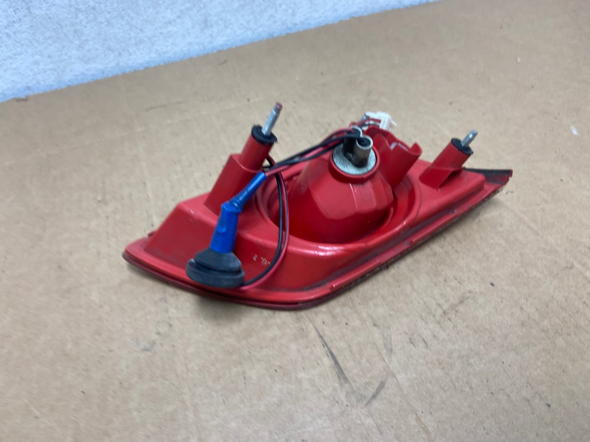 2003-2005 Infiniti FX35 FX45 Right Passenger Red Inner Tail Light AD5367 LK4