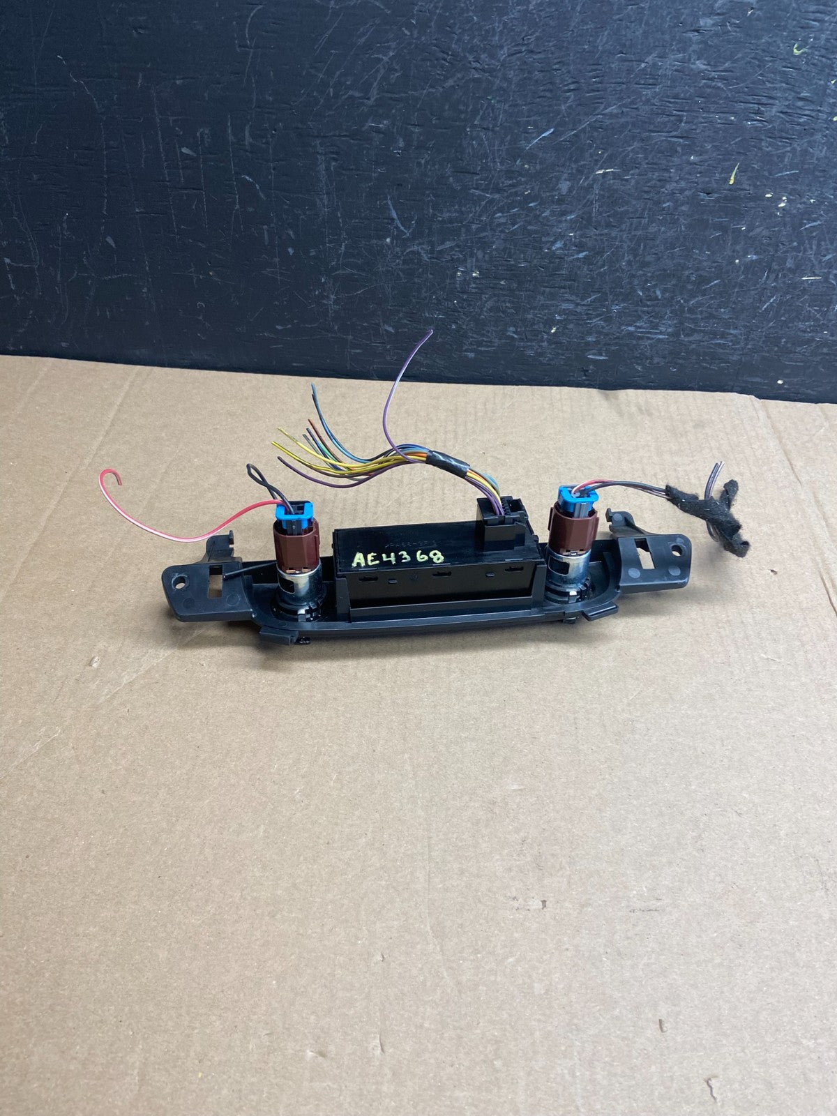 2007 - 2014 Chevrolet Tahoe Yukon Pedal Traction Control Switch AE4368 DG3
