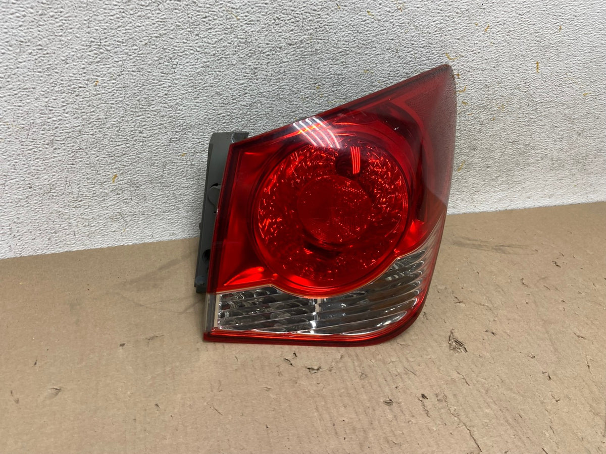 2011 2012 2013 2014 Chevrolet Cruze Right Passinger RH Side Tail Light AH6951 LK1